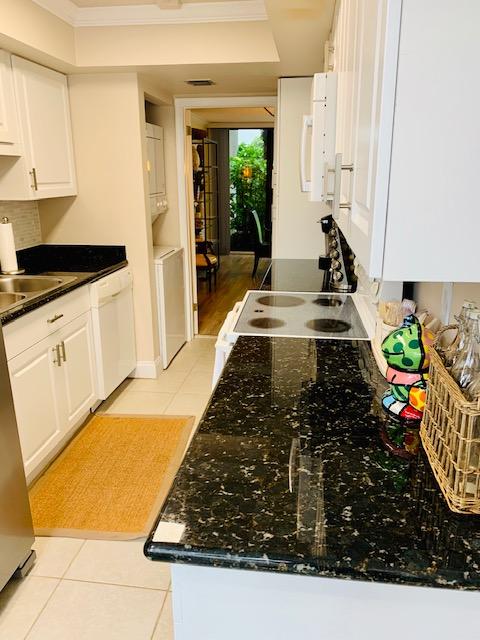 2607 Bridgewood Drive, Unit 2607 Boca Raton, FL 33434 - Photo 11 of 41 kitchen