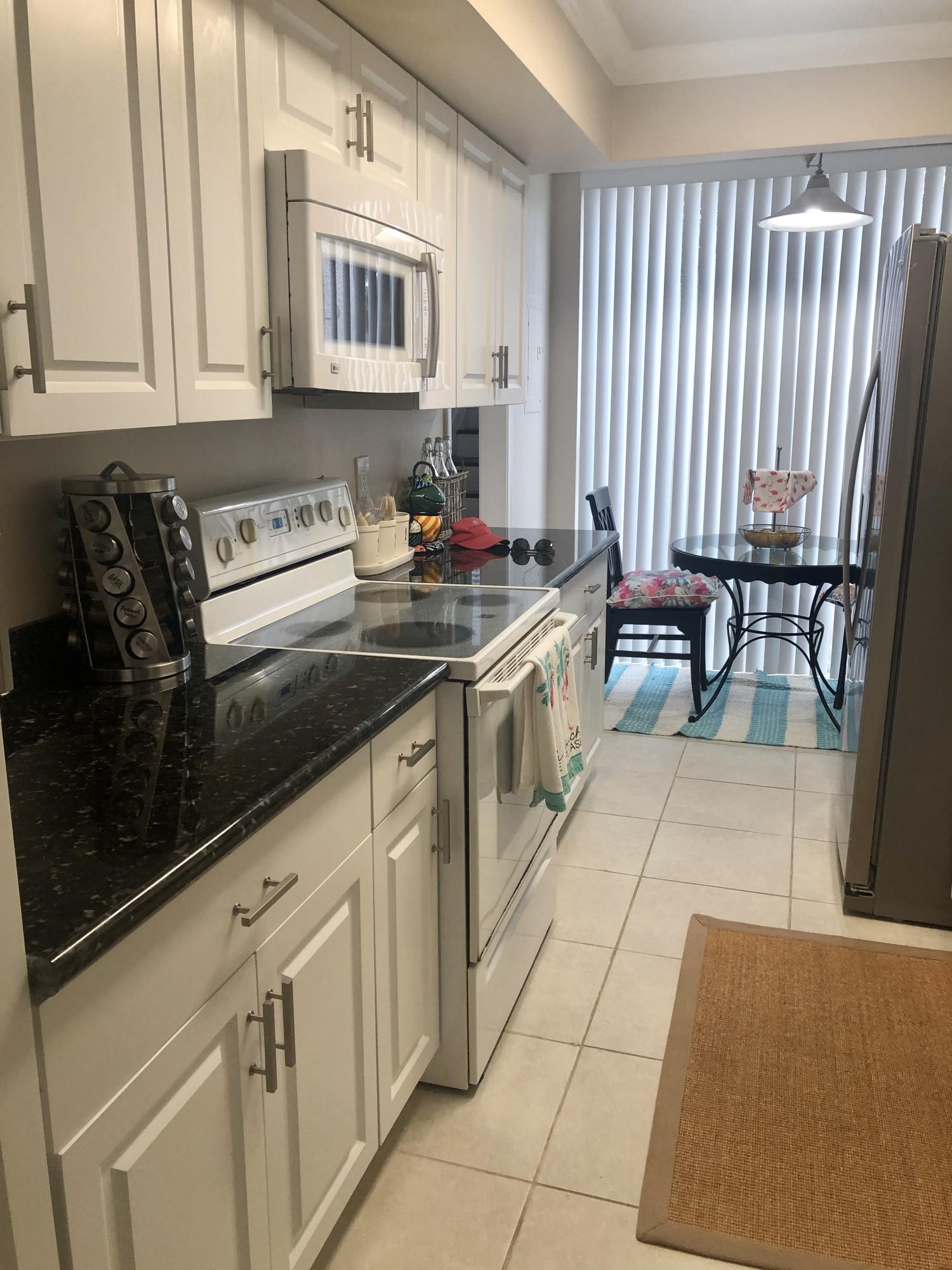 2607 Bridgewood Drive, Unit 2607 Boca Raton, FL 33434 - Photo 8 of 41 Kitchen