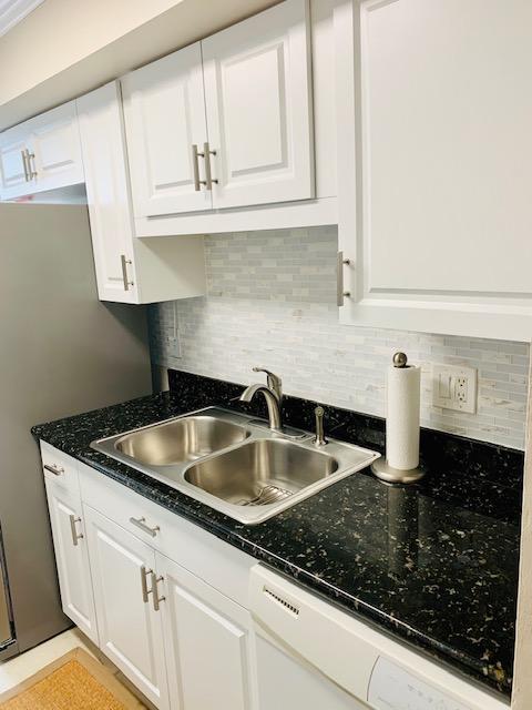 2607 Bridgewood Drive, Unit 2607 Boca Raton, FL 33434 - Photo 9 of 41 kitchen