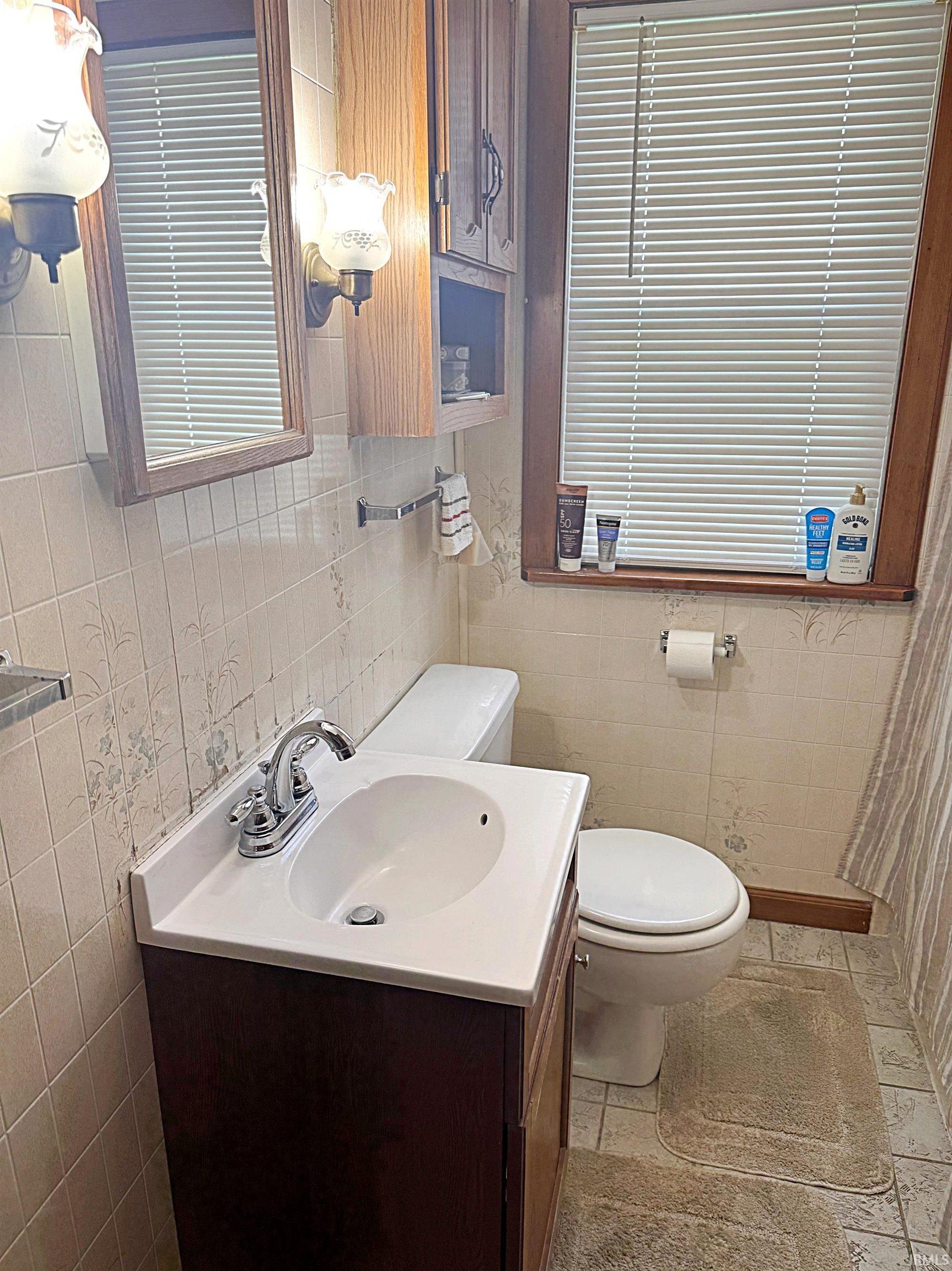 402 Sycamore Street Washington, IN 47501 - Photo 8 of 16