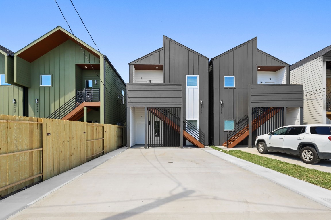 a view of a car park in front of house