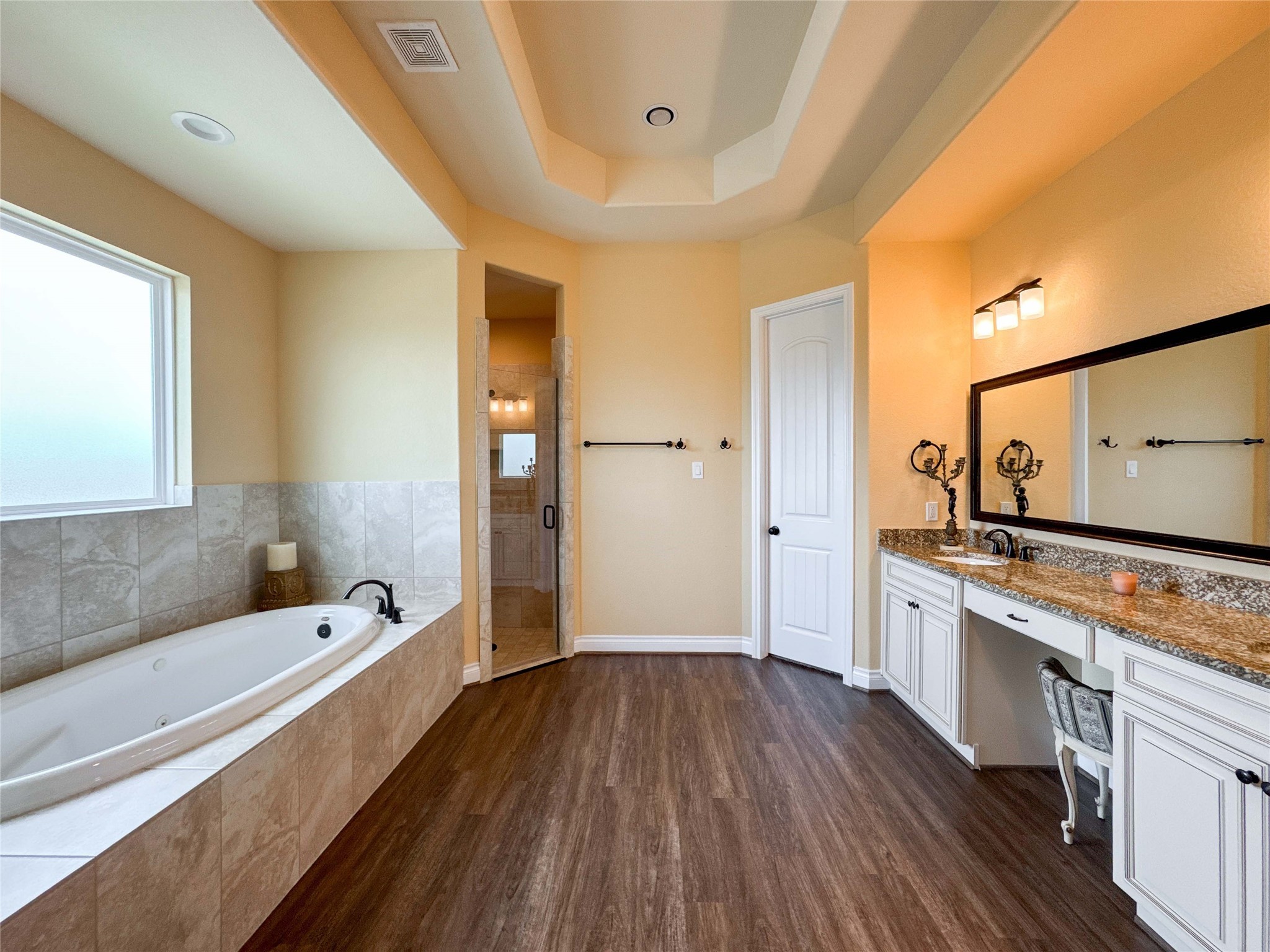 1409 County Road 63 Rosharon, TX 77583 - Photo 21 of 49 Primary Bedroom En-Suite Bath