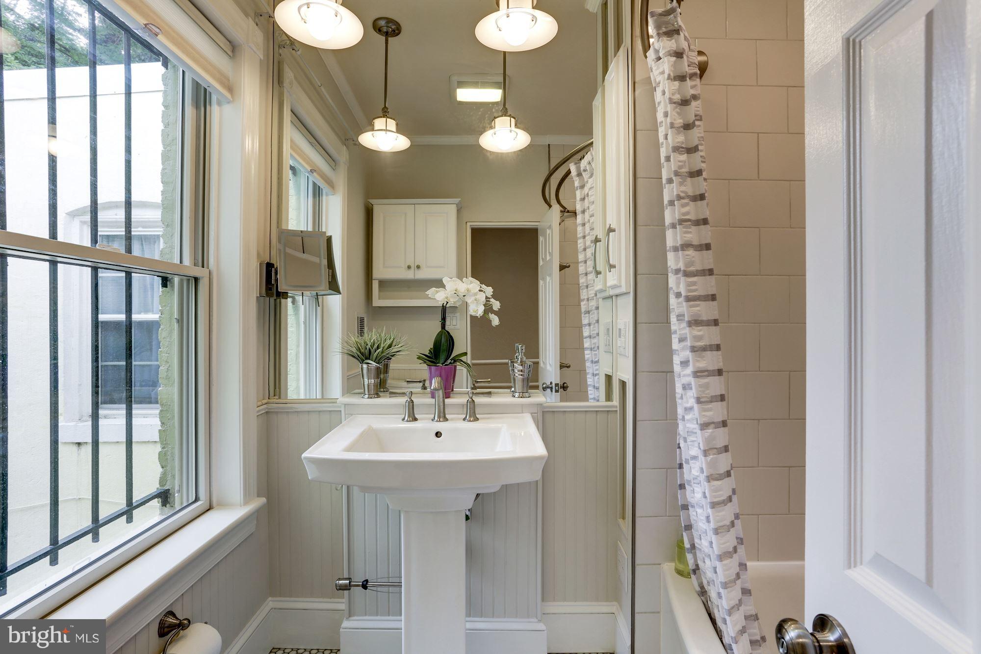 409 D Street Northeast Washington, DC 20002 - Photo 22 of 30 Hall Bath