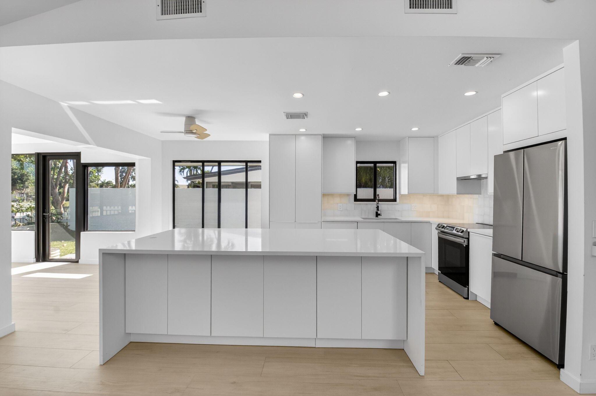 233 Southwest 28th Avenue Delray Beach, FL 33445 - Photo 14 of 61 Kitchen