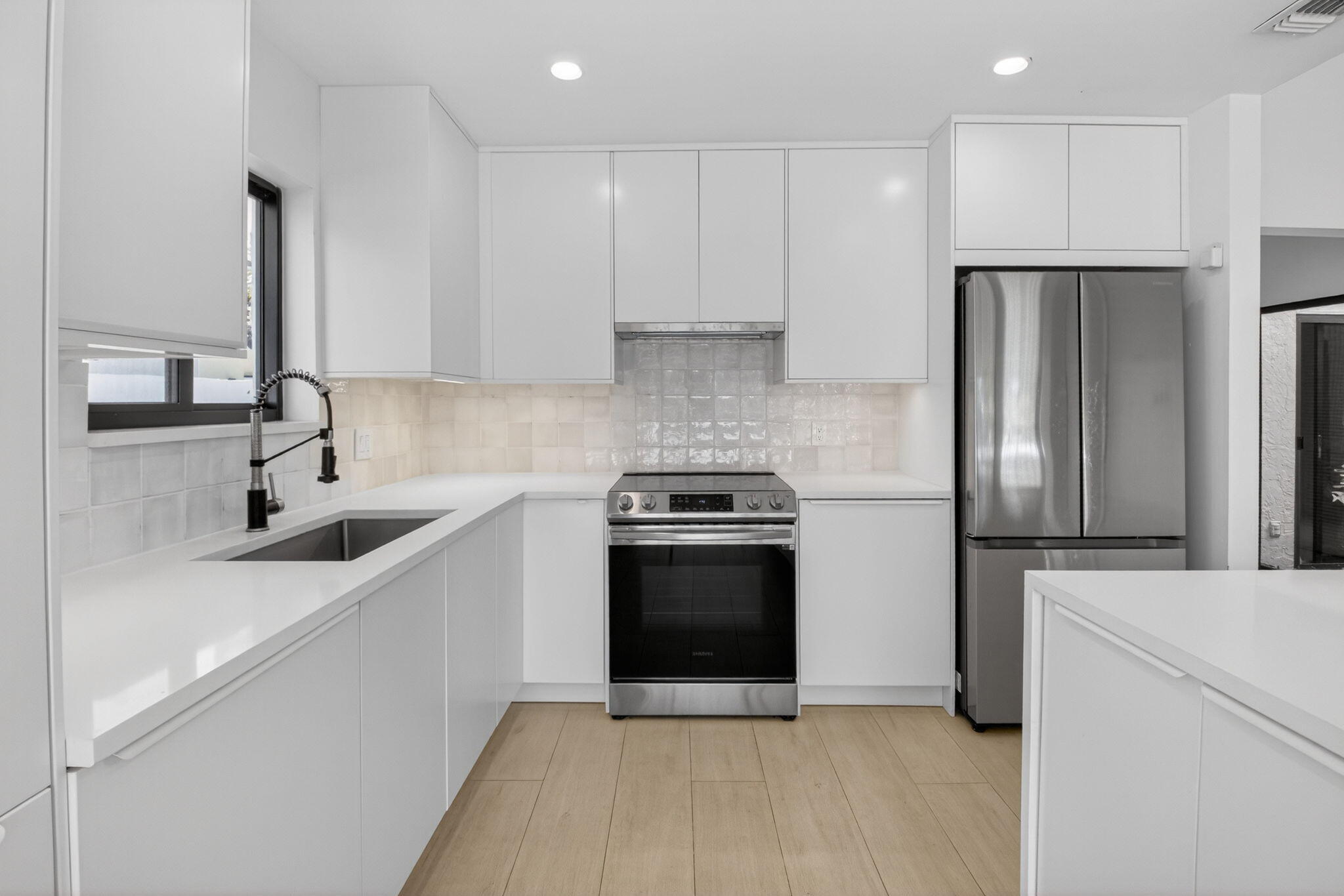 233 Southwest 28th Avenue Delray Beach, FL 33445 - Photo 15 of 61 Kitchen