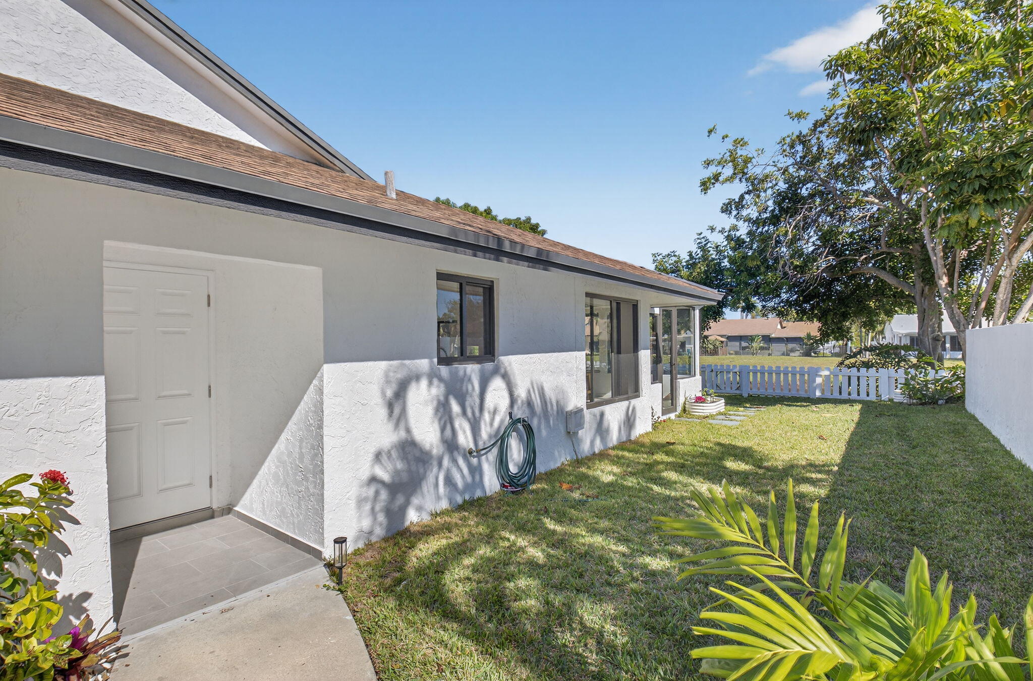 233 Southwest 28th Avenue Delray Beach, FL 33445 - Photo 3 of 61 Front Porch