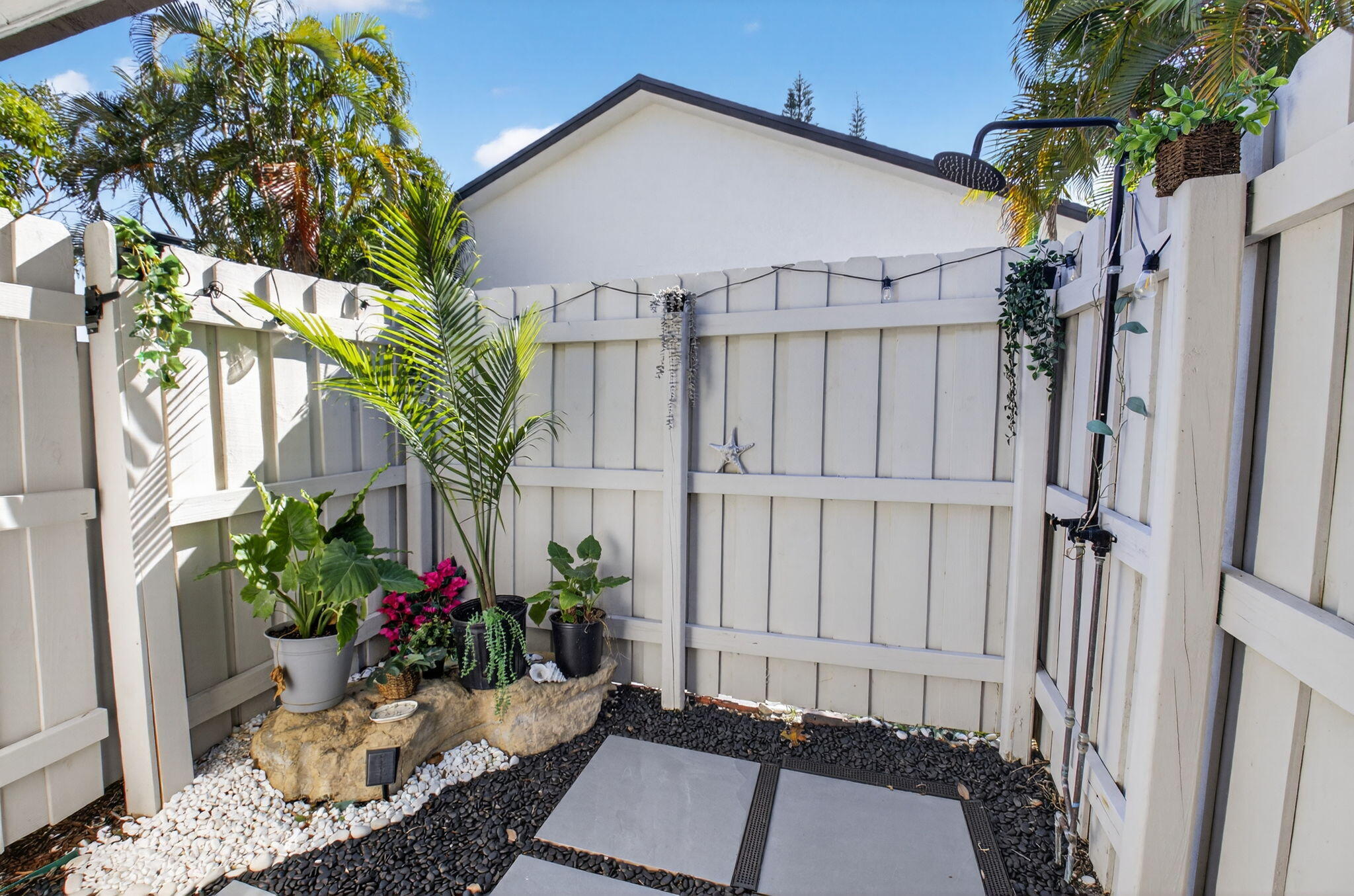 233 Southwest 28th Avenue Delray Beach, FL 33445 - Photo 35 of 61 Exterior shower