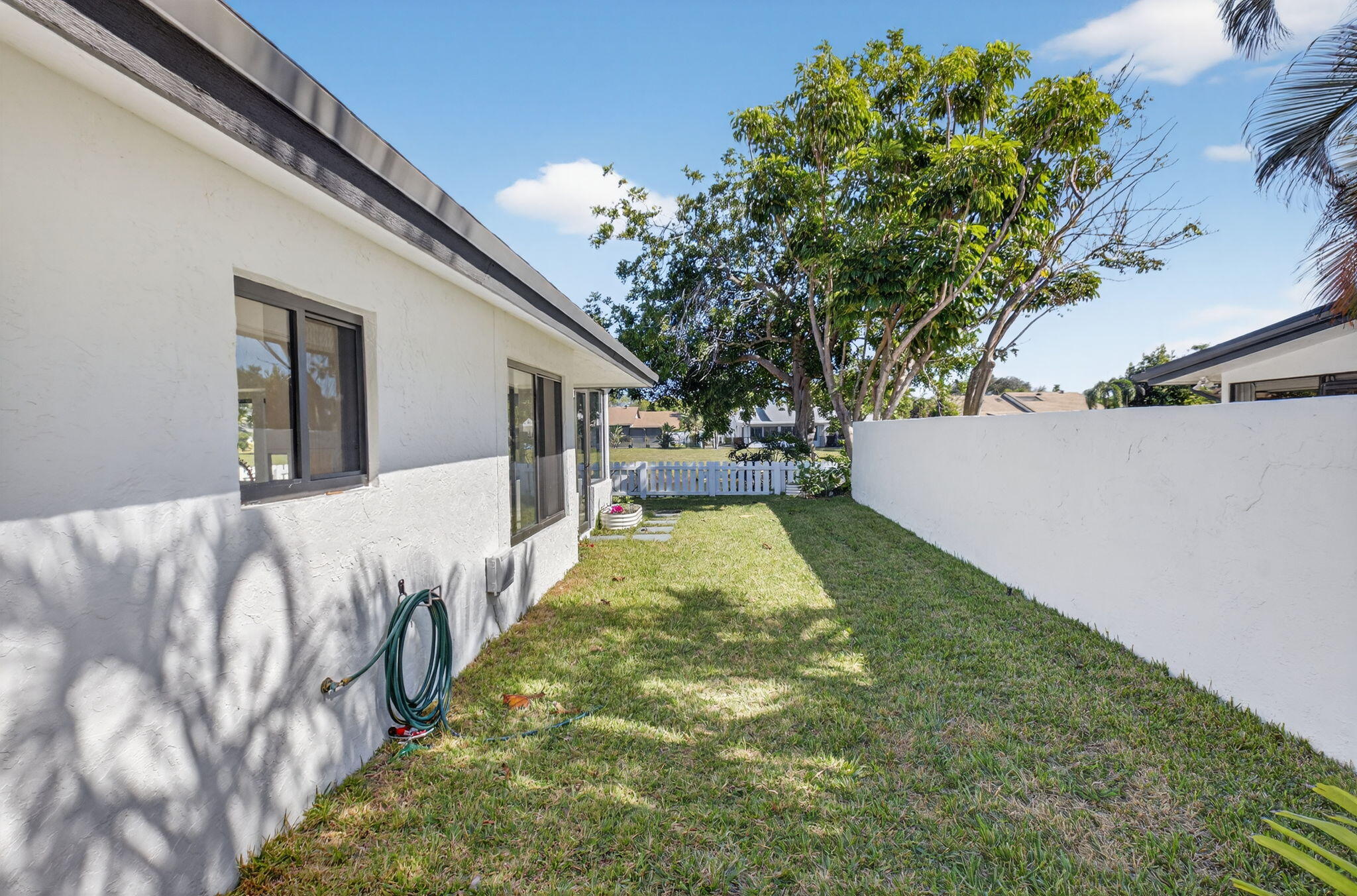 233 Southwest 28th Avenue Delray Beach, FL 33445 - Photo 44 of 61 Sideyard