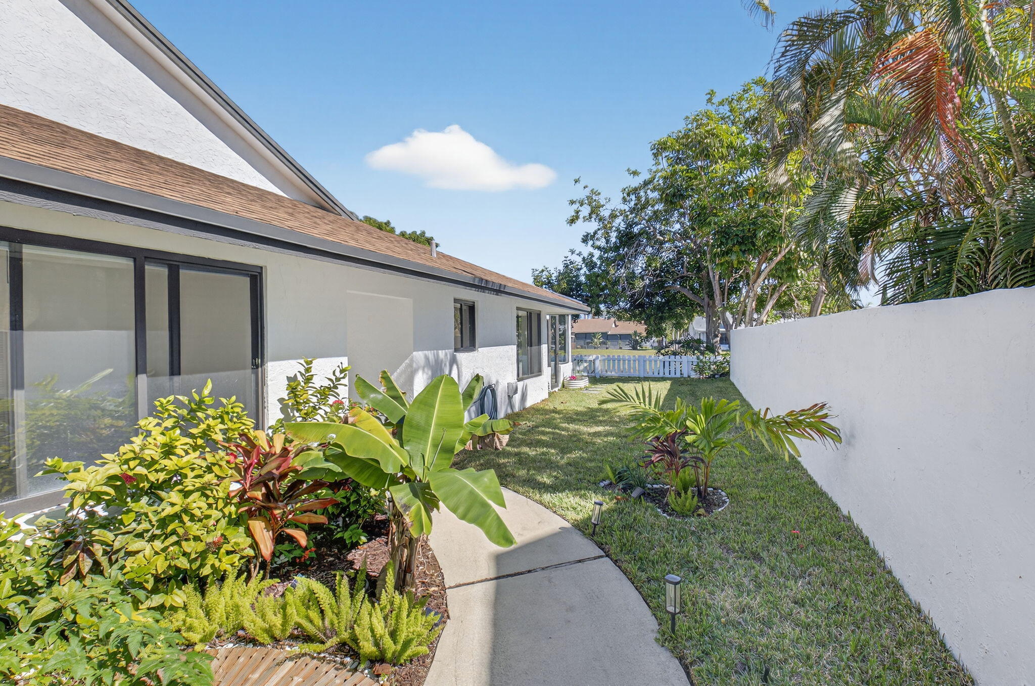 233 Southwest 28th Avenue Delray Beach, FL 33445 - Photo 45 of 61 Sideyard