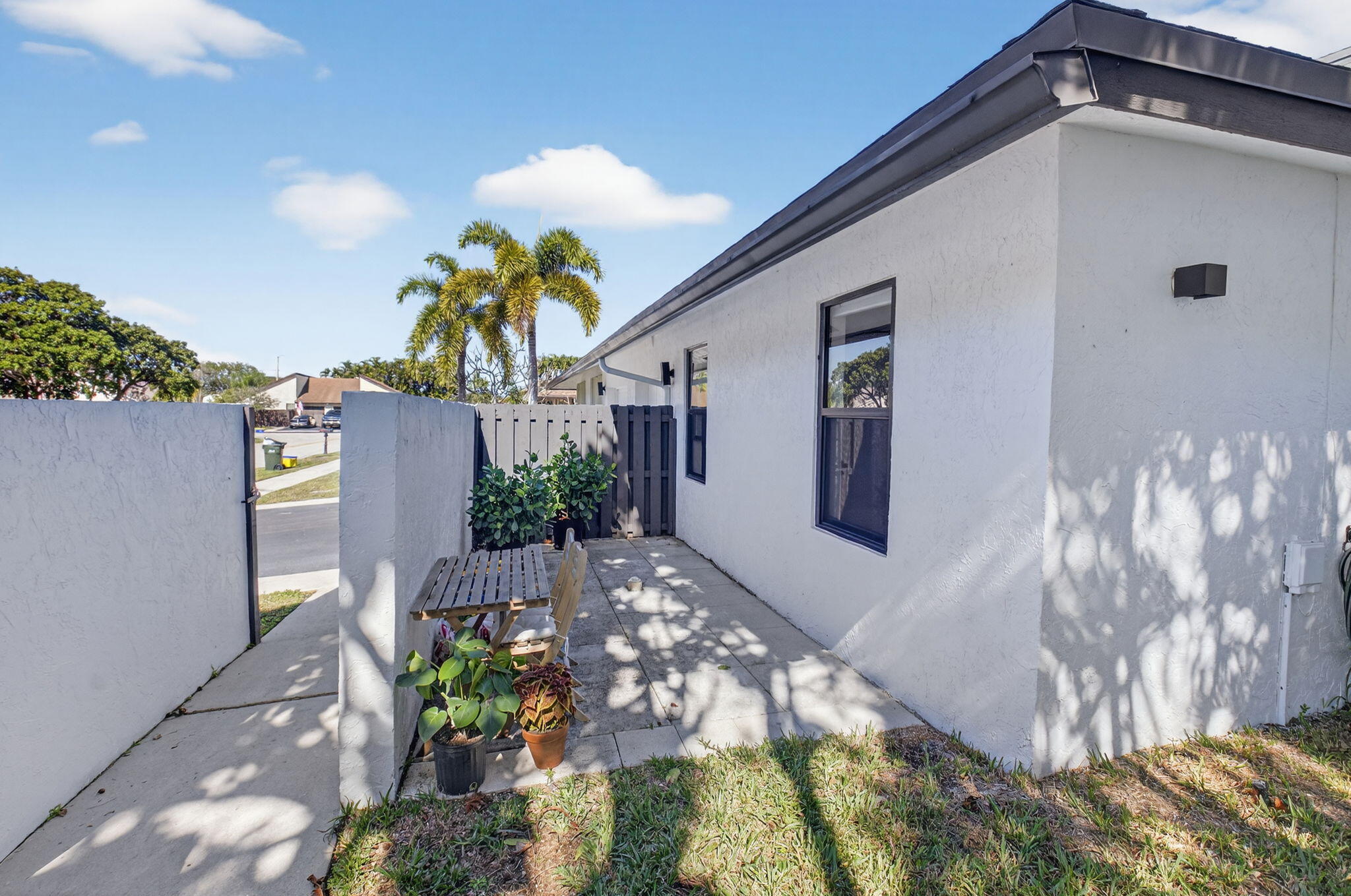 233 Southwest 28th Avenue Delray Beach, FL 33445 - Photo 47 of 61 Sideyard