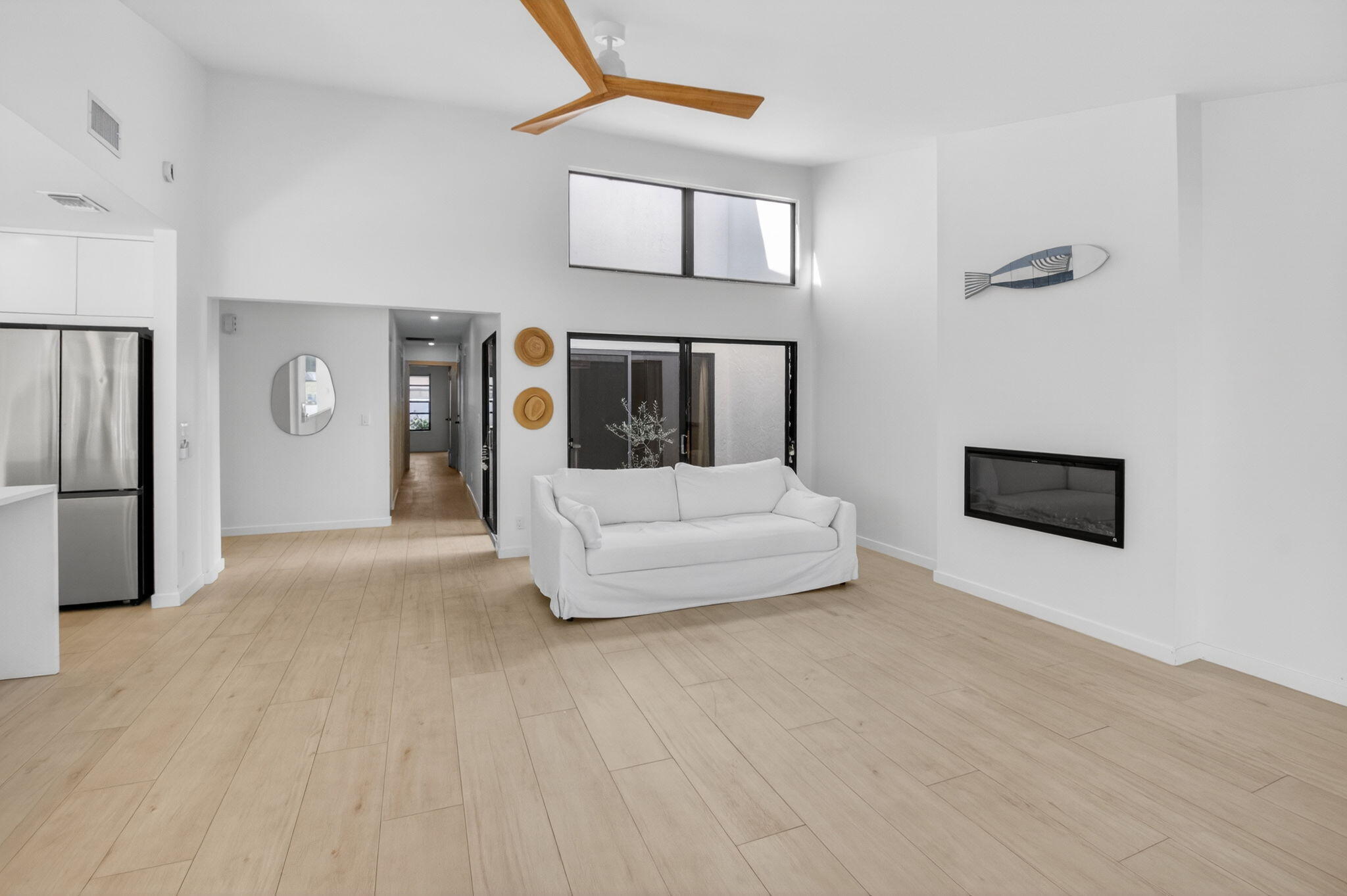 233 Southwest 28th Avenue Delray Beach, FL 33445 - Photo 10 of 61 Living room