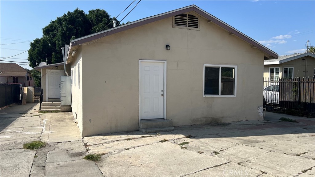 1582 Ricardo Street Los Angeles, CA 90033 - Photo 4 of 27 a front view of a house