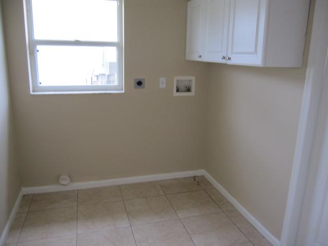 2716 Worcester Road Lake Worth, FL 33462 - Photo 15 of 20 Laundry room