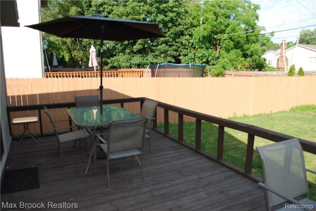 4063 Elmhurst Road Waterford, MI 48328 - Photo 4 of 19 DSC_0248.jpg