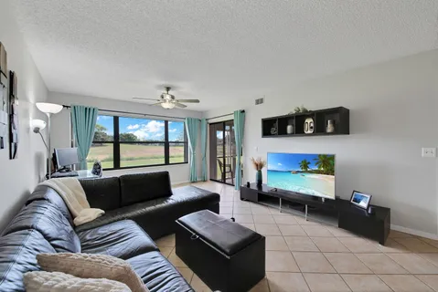 $219,000 | 4708 Lucerne Lakes Boulevard East, Unit 104, Lake Worth, FL 33467