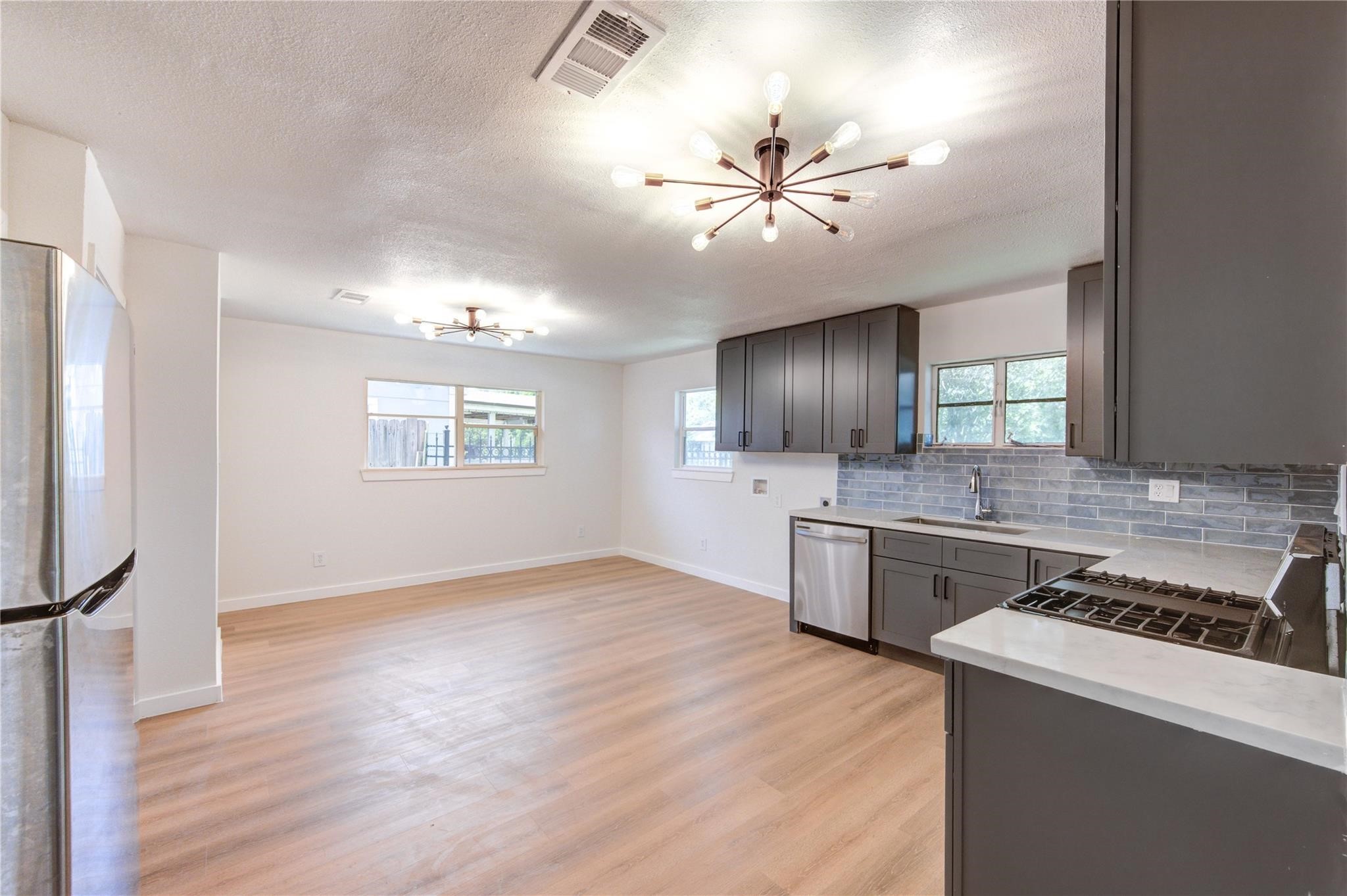 4914 Pershing Street Houston, TX 77033 - Photo 18 of 34