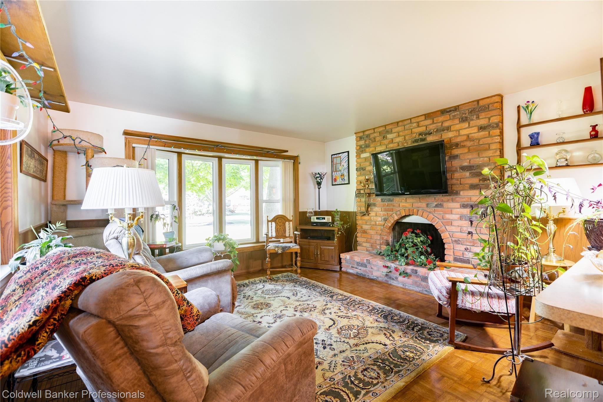 1969 Roxbury Run Wixom, MI 48393 - Photo 16 of 29 Family Room