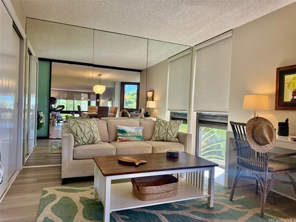 $4,250 | 501 Hahaione Street, Unit 4L, Honolulu, HI 96825