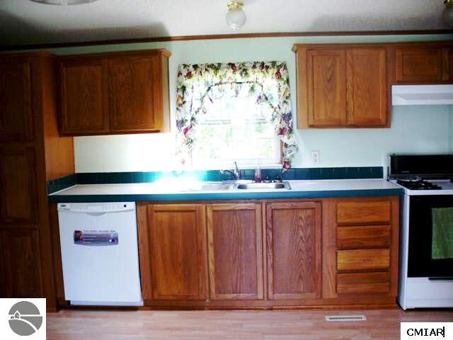 1320 Midland Gratiot County Line Road Wheeler, MI 48662 - Photo 3 of 9 1768280-2.JPG