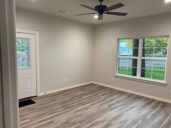 $2,150 | 403 South 6th Street, Unit B, Midlothian, TX 76065