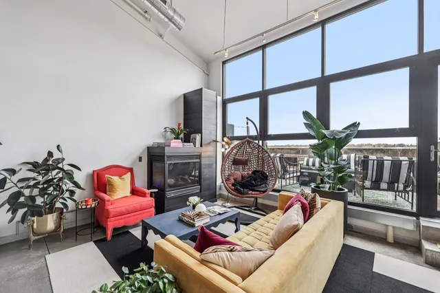 $389,900 | 730 Northeast Stinson Boulevard, Unit 516, Minneapolis, MN 55413