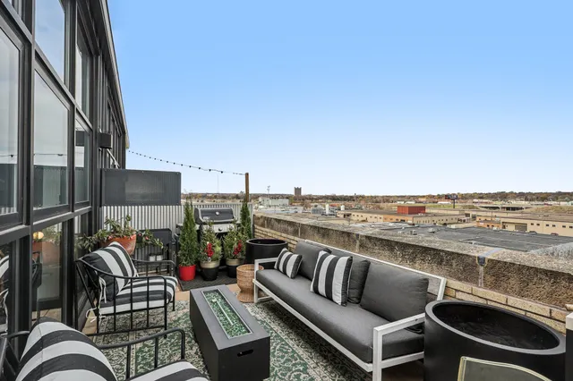 $389,900 | 730 Northeast Stinson Boulevard, Unit 516, Minneapolis, MN 55413