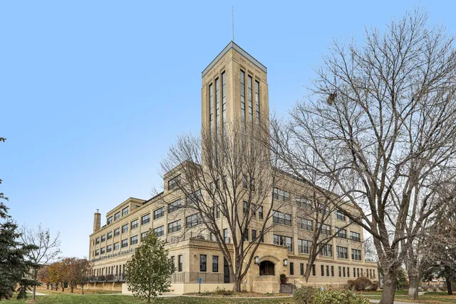 $389,900 | 730 Northeast Stinson Boulevard, Unit 516, Minneapolis, MN 55413