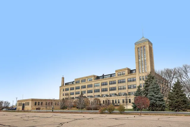 $389,900 | 730 Northeast Stinson Boulevard, Unit 516, Minneapolis, MN 55413