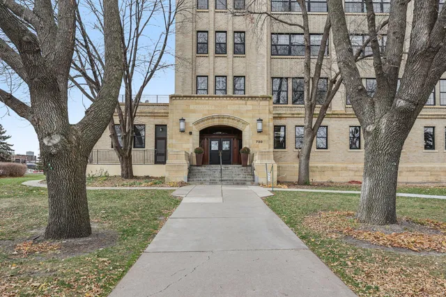 $389,900 | 730 Northeast Stinson Boulevard, Unit 516, Minneapolis, MN 55413