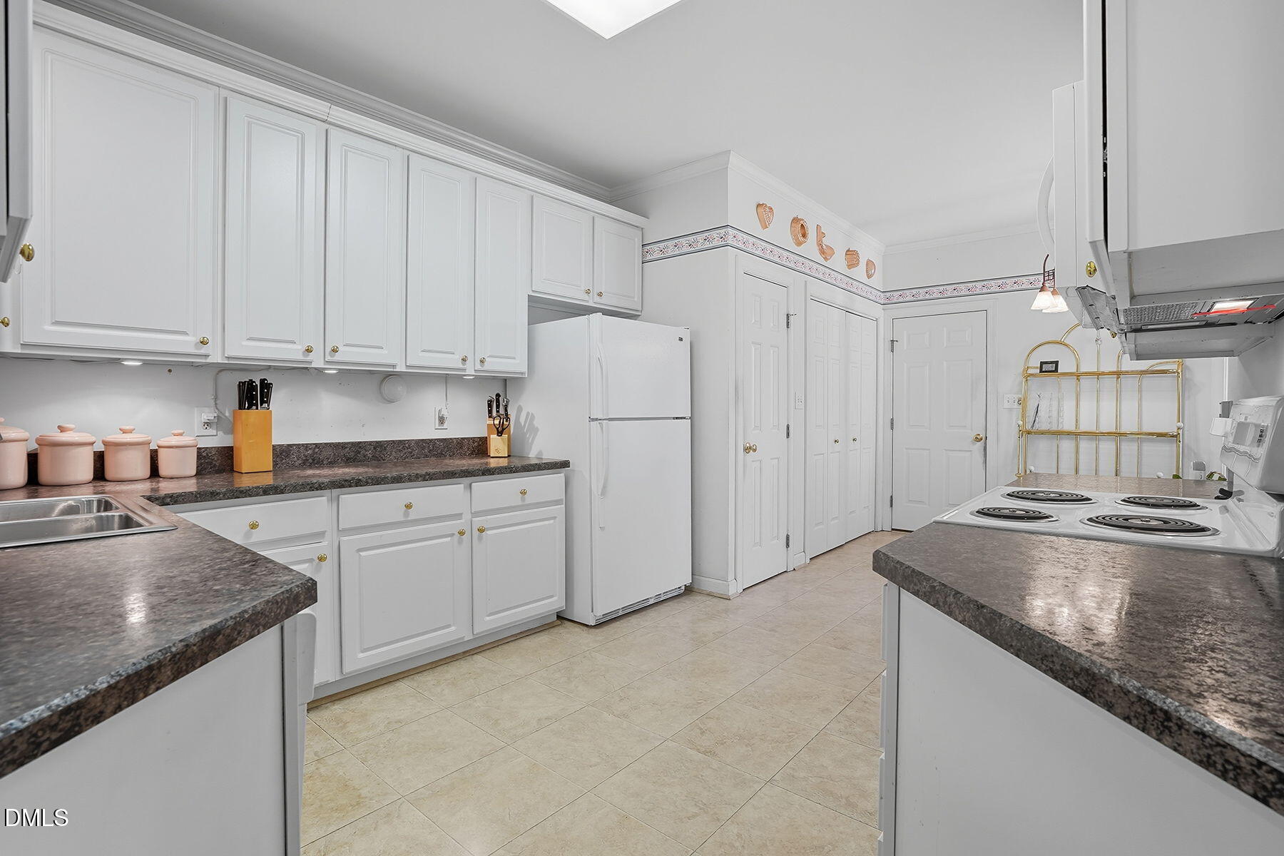 2029 Castle Pines Drive Raleigh, NC 27604 - Photo 13 of 38 a kitchen with a sink stove and refrigerator
