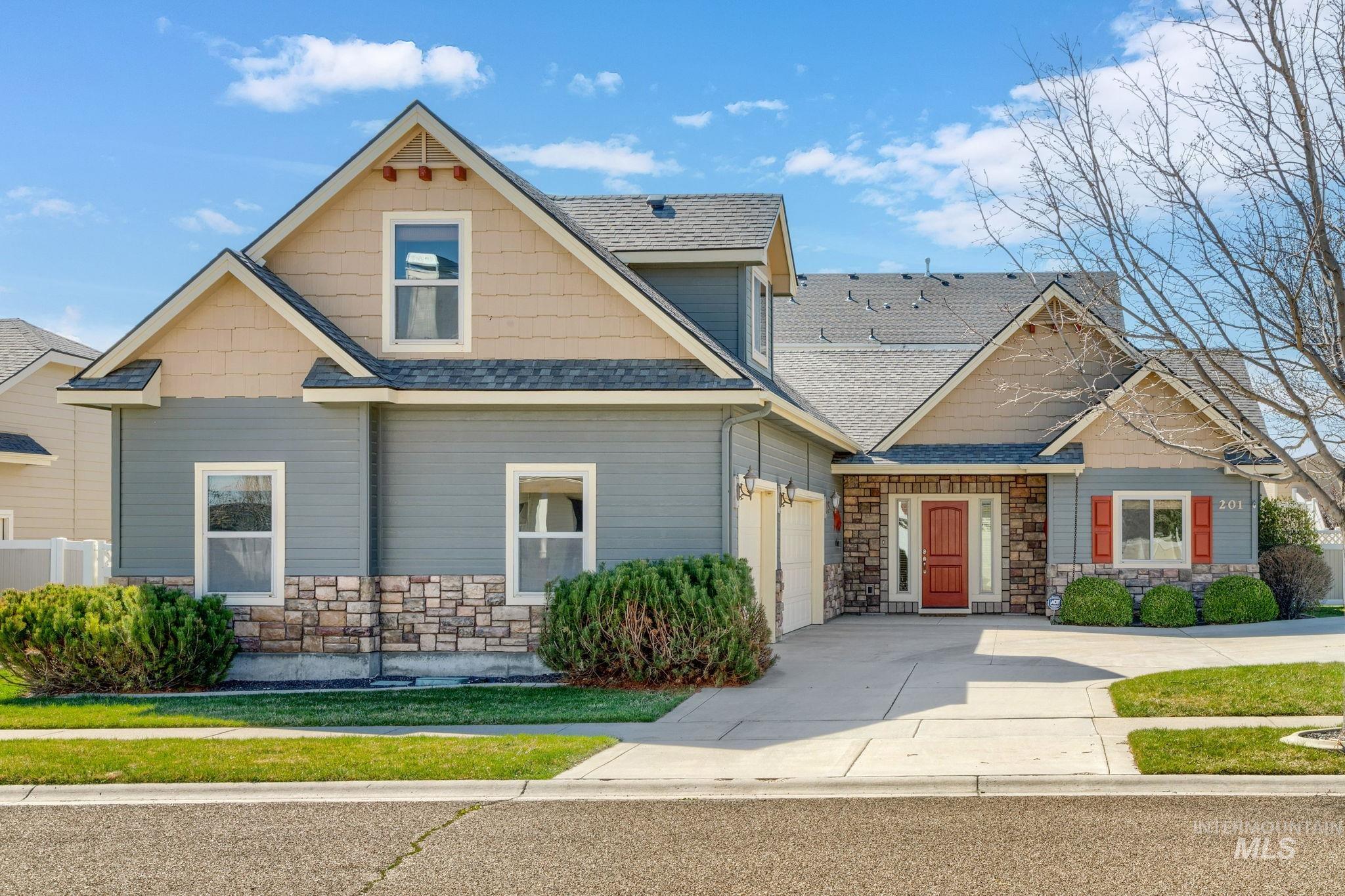 201 East Mikyl Ridge Loop Nampa, ID 83686 - Photo 2 of 43