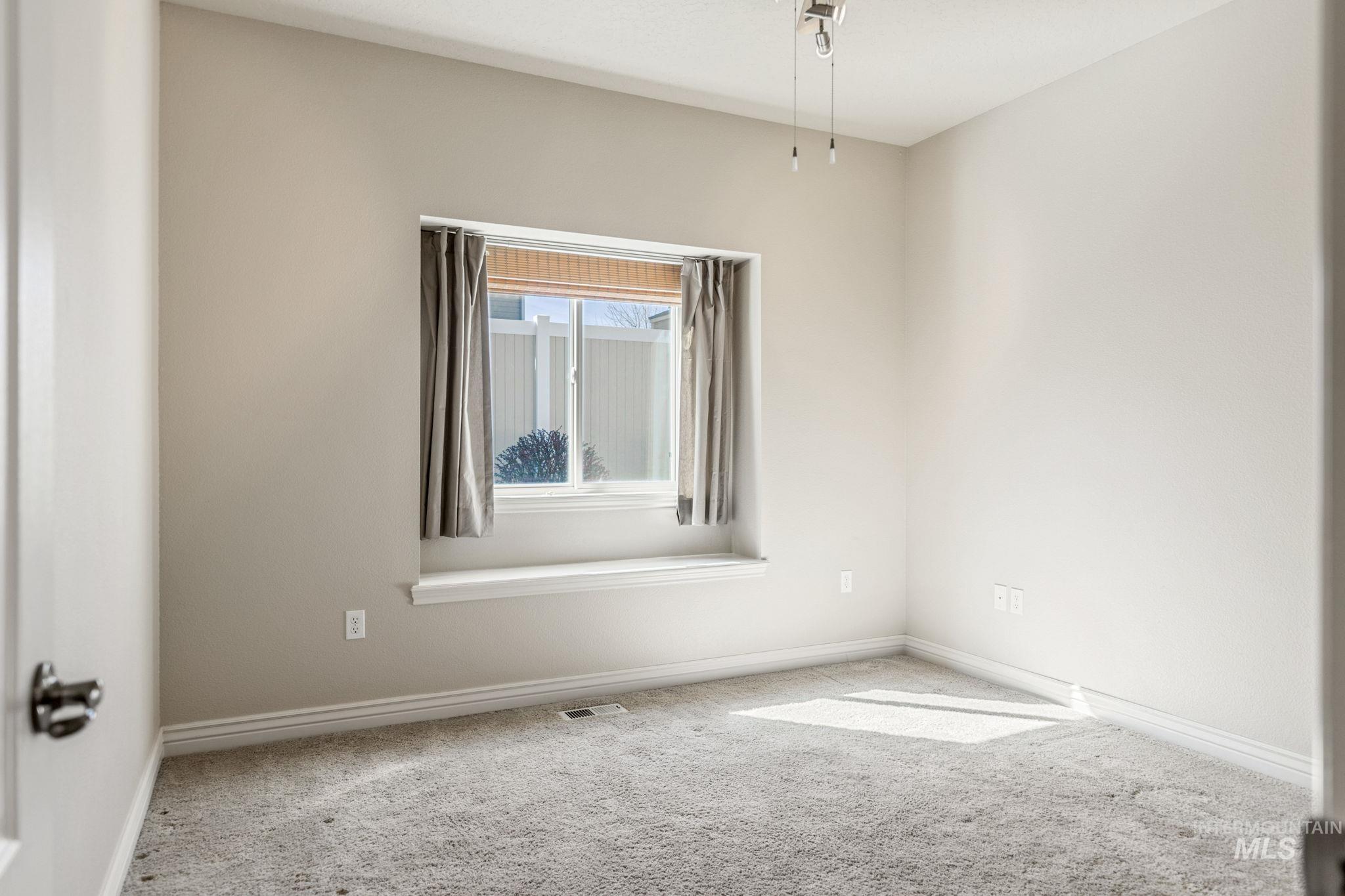 201 East Mikyl Ridge Loop Nampa, ID 83686 - Photo 29 of 43