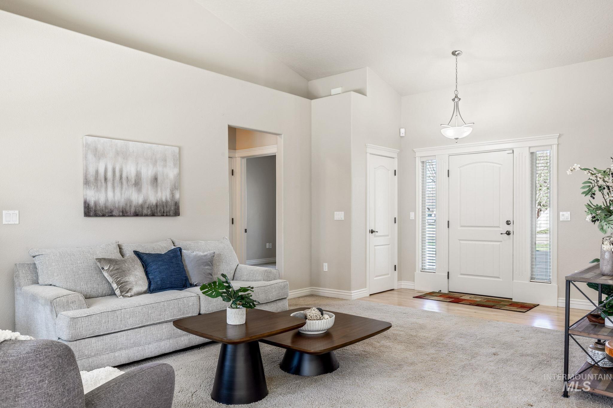 201 East Mikyl Ridge Loop Nampa, ID 83686 - Photo 4 of 43