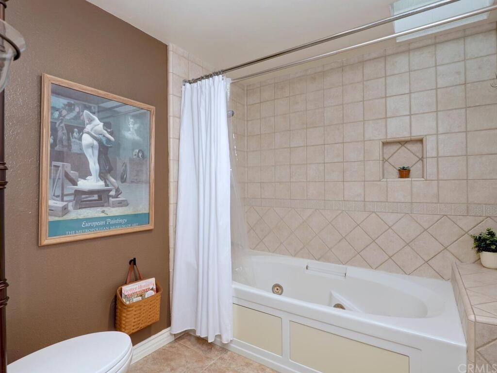 7 Sunridge Irvine, CA 92604 - Photo 34 of 66 a bathroom with a toilet a sink and bathtub