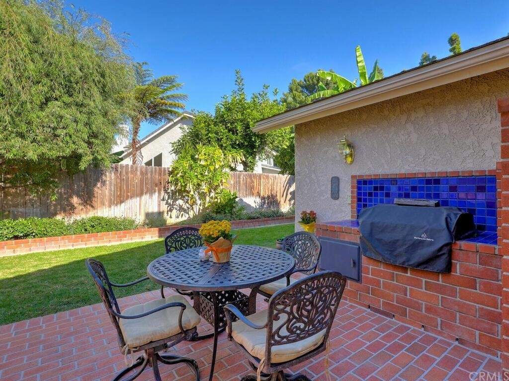 7 Sunridge Irvine, CA 92604 - Photo 37 of 66 a view of outdoor dining space with a table and chairs