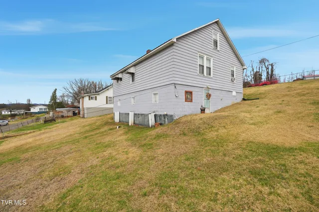 $195,995 | 195 Red Oak Ridge Road, Castlewood, VA 24224