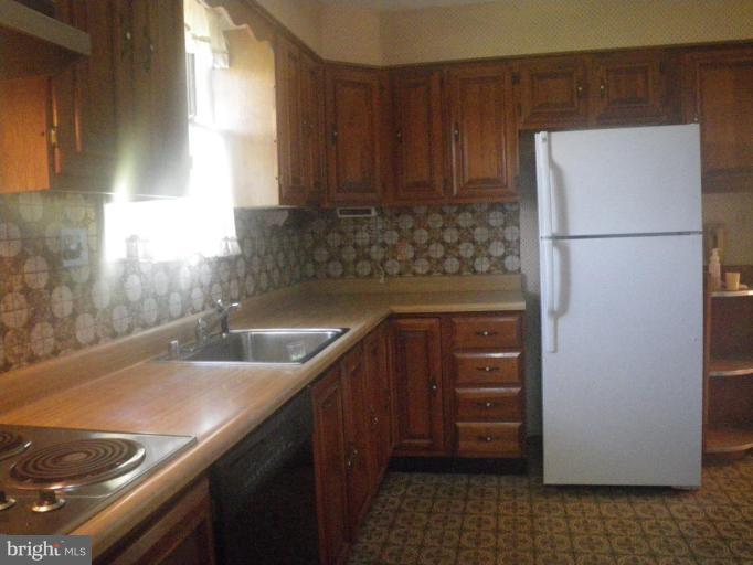 13 Cedarhill Road Randallstown, MD 21133 - Photo 9 of 23 Kitchen