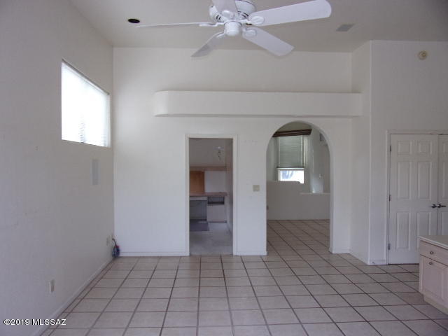 5425 North Cres Ridge Drive Tucson, AZ 85718 - Photo 8 of 31