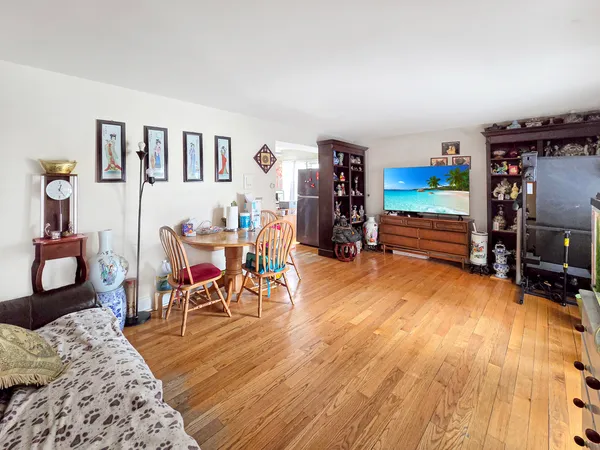 $188,000 | 6255 South Mason Avenue, Unit 1A, Chicago, IL 60638