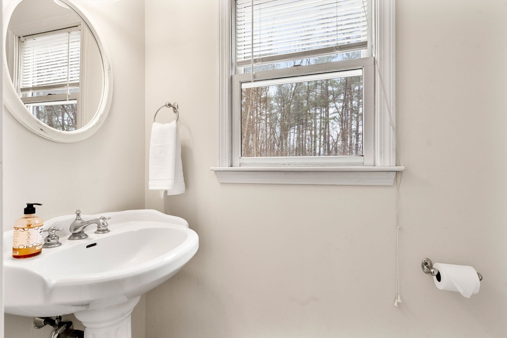 192 Warren Road Townsend, MA 01469 - Photo 13 of 26 Gallery Image 13