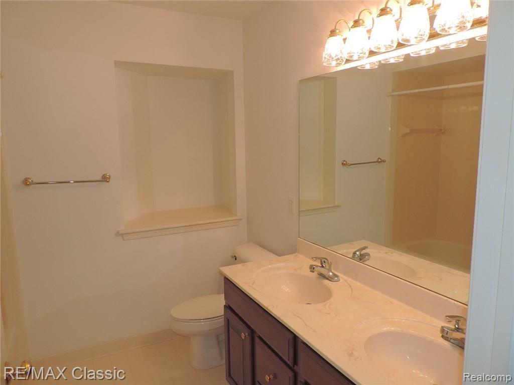 328 Inverness Highland, MI 48357 - Photo 16 of 41 DSCN5328.JPG
