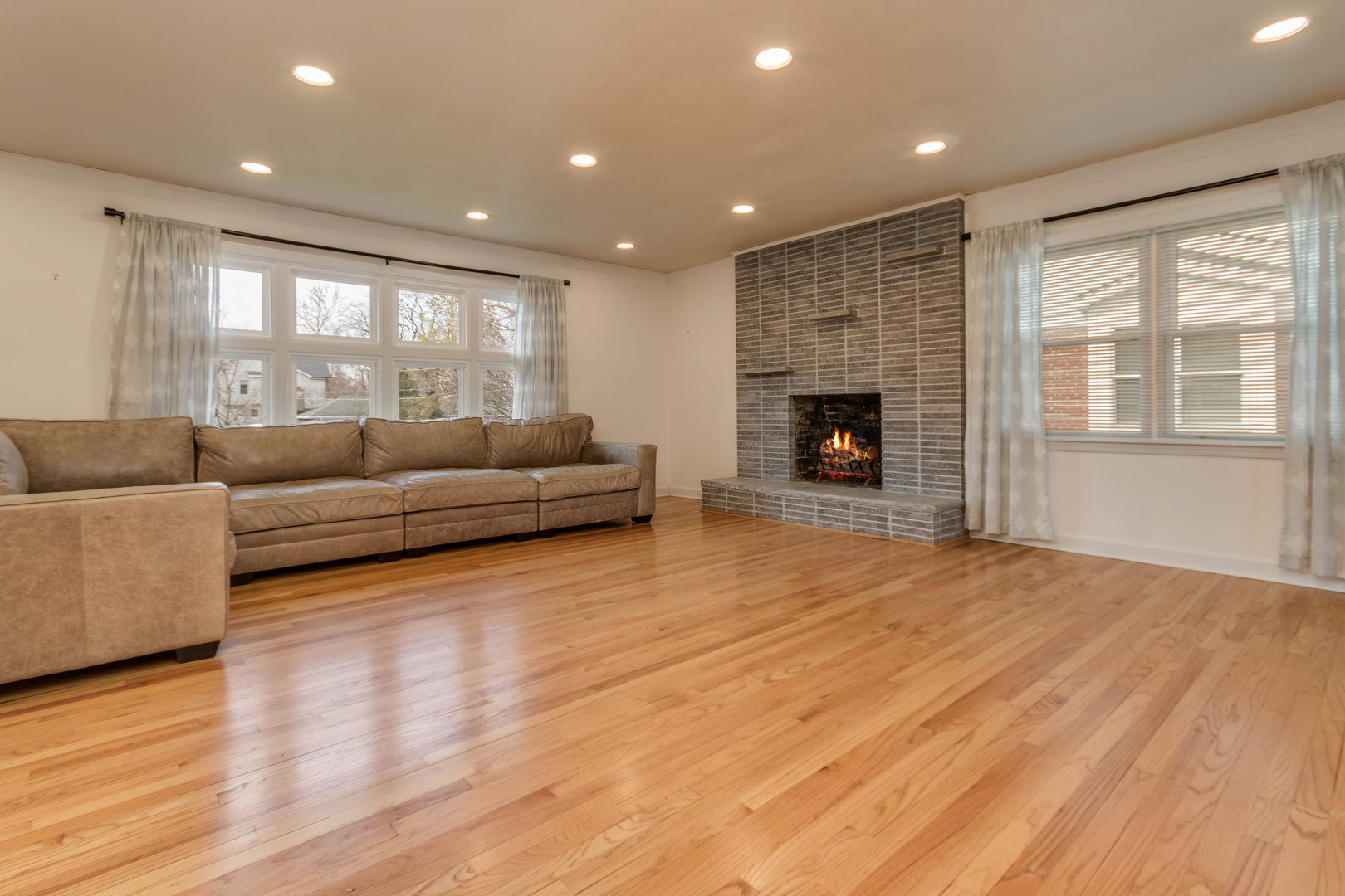 525 East Hillside Road Naperville, IL 60540 - Photo 4 of 25