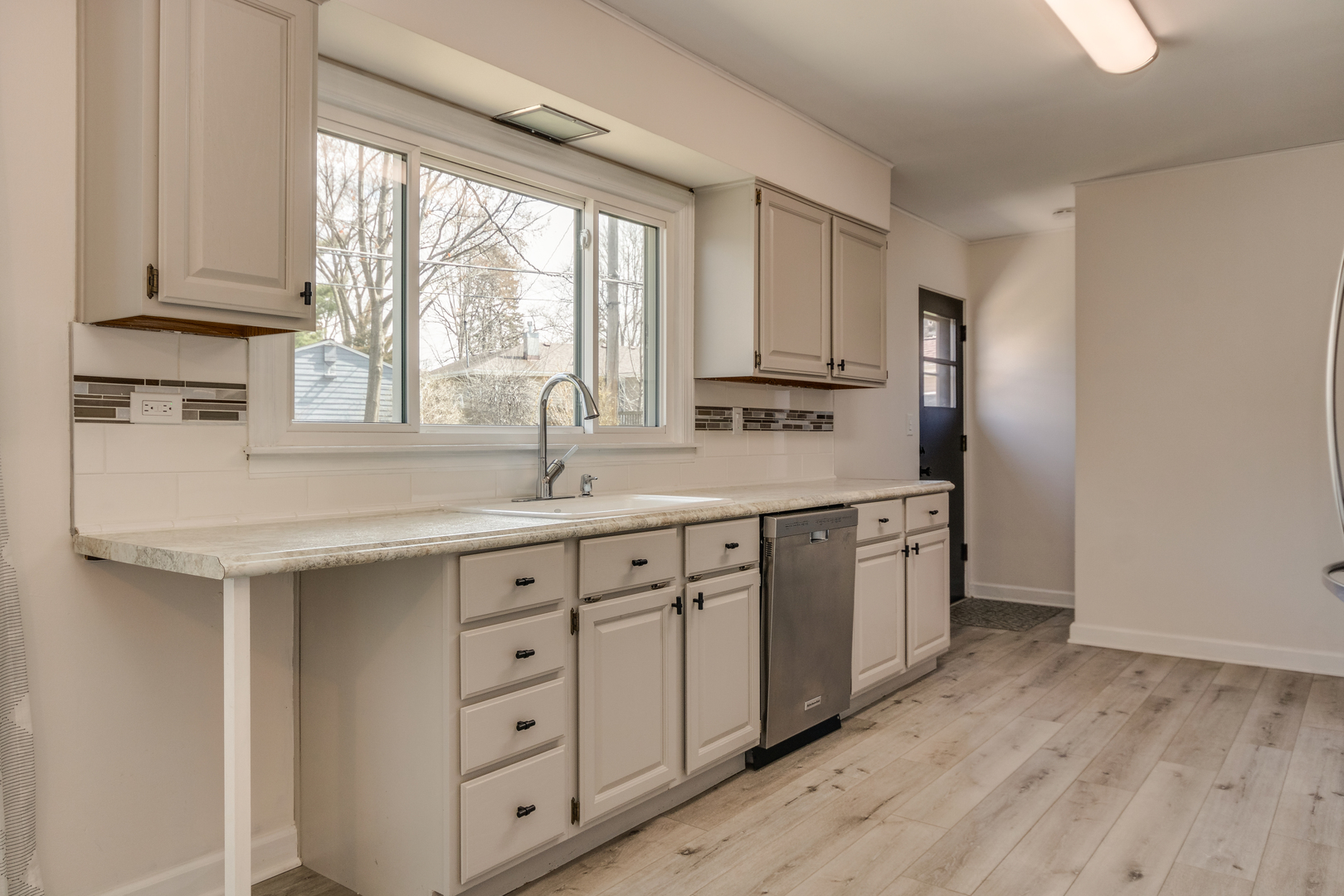 525 East Hillside Road Naperville, IL 60540 - Photo 8 of 25