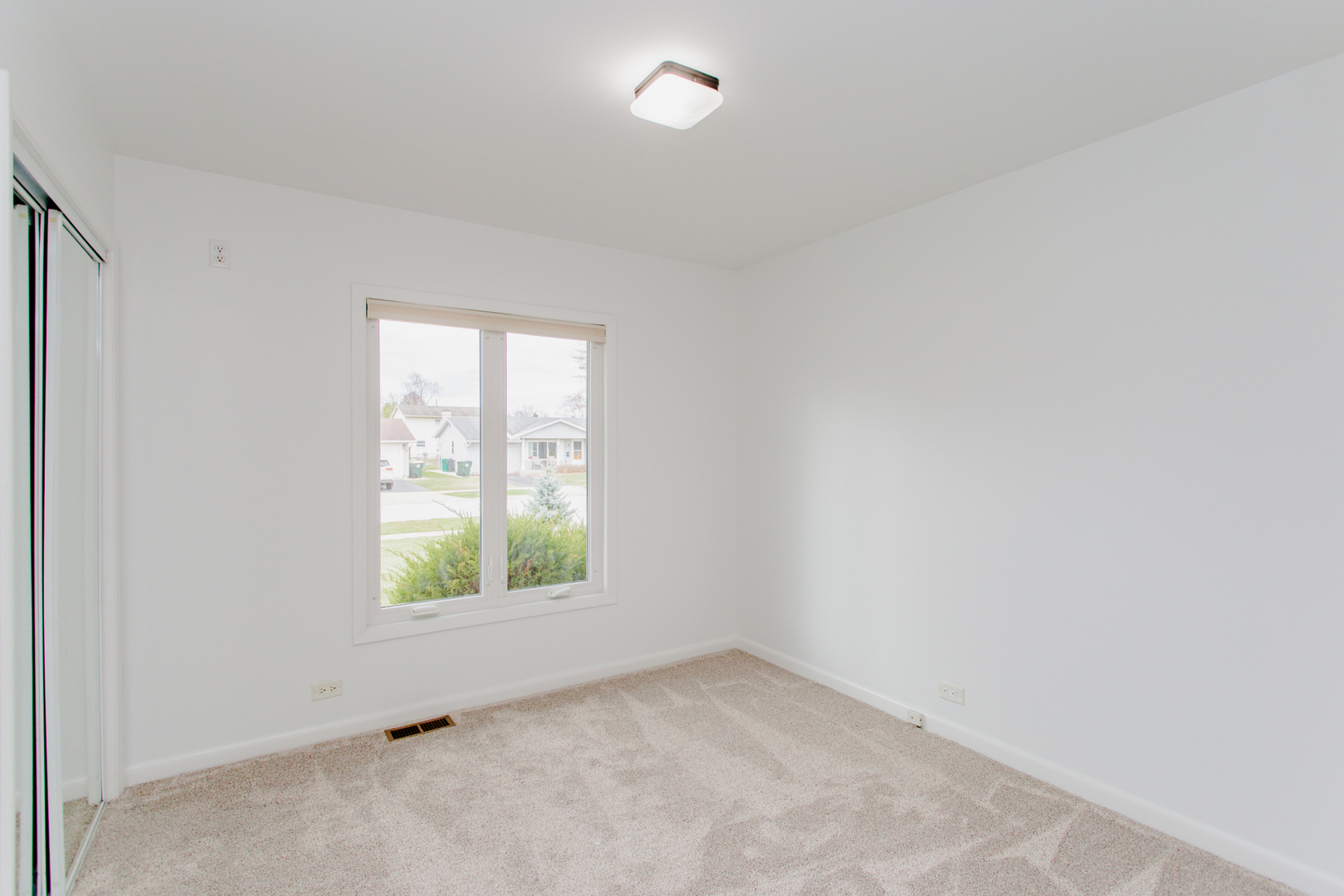 360 Yarmouth Road Elk Grove Village, IL 60007 - Photo 12 of 20