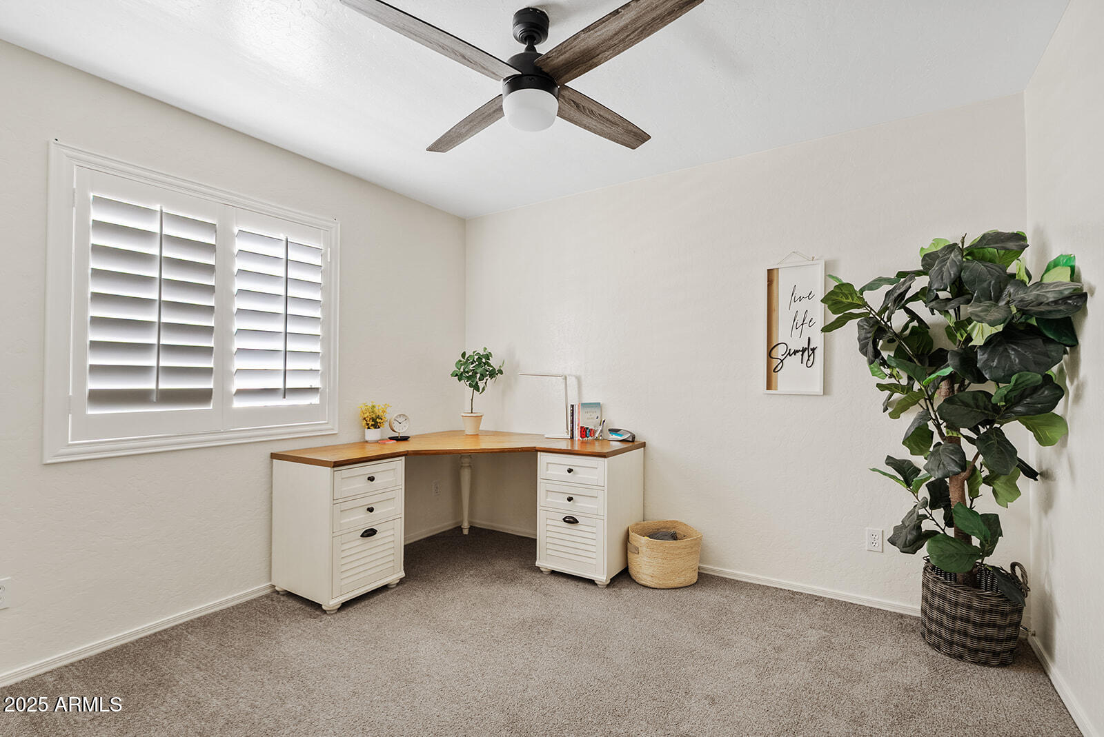 861 West Shellfish Drive Gilbert, AZ 85233 - Photo 20 of 32 a very nice looking room with a large window