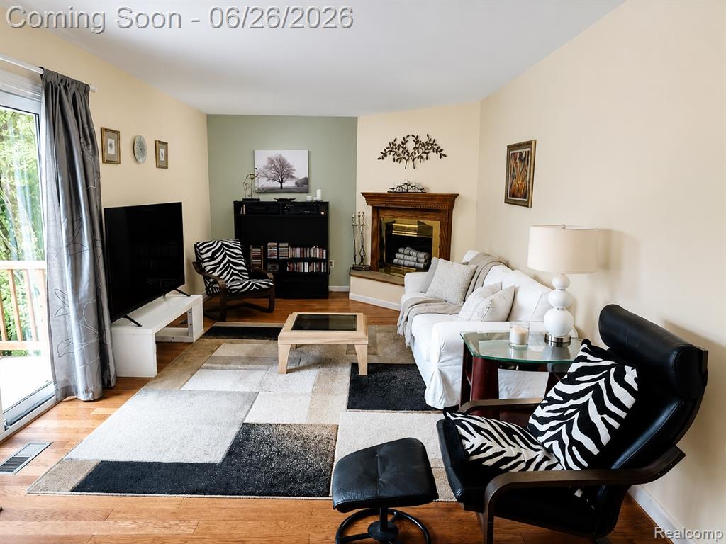 40437 Village Wood Road Novi, MI 48375 - Photo 10 of 17
