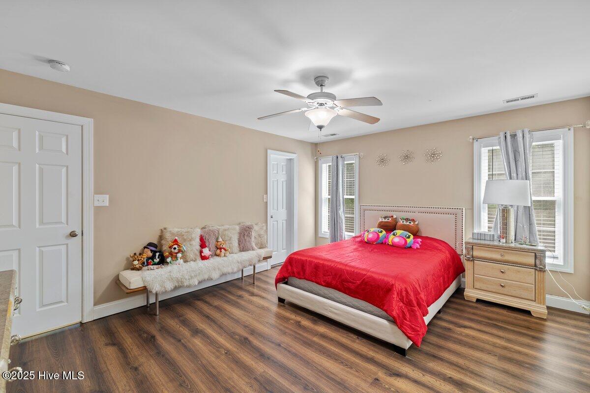 404 Seahawk Court Richlands, NC 28574 - Photo 17 of 23 404 Seahawk Ct 33