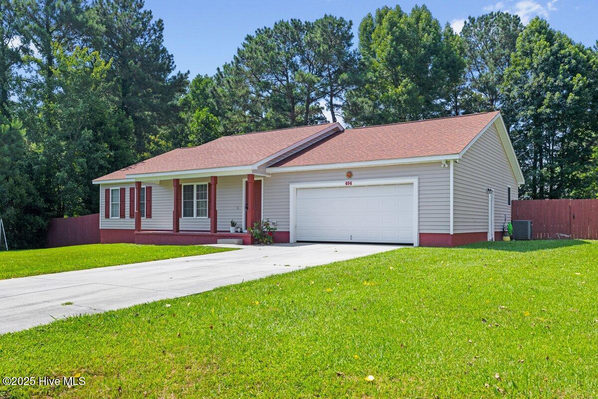 404 Seahawk Court Richlands, NC 28574 - Photo 3 of 23 404 Seahawk Ct 2 (1)