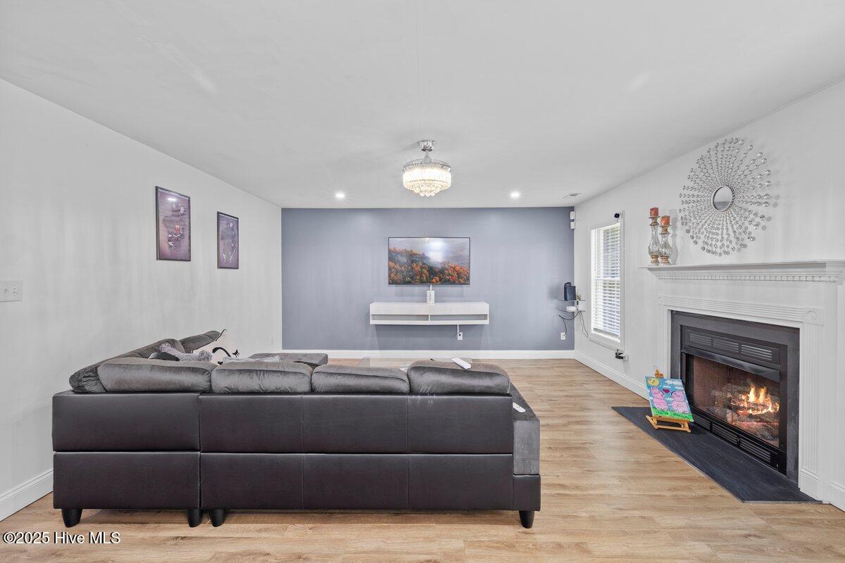 404 Seahawk Court Richlands, NC 28574 - Photo 5 of 23 404 Seahawk Ct 11