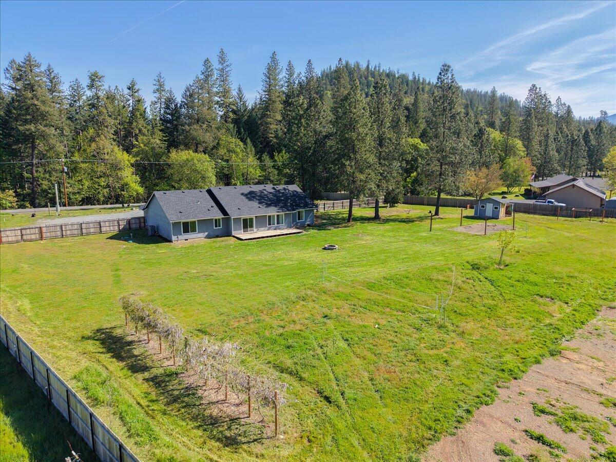 2355 Fish Hatchery Road Grants Pass, OR 97527 - Photo 9 of 37 9